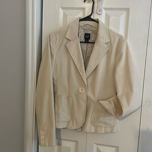 Gap women’s blazer, cream colored